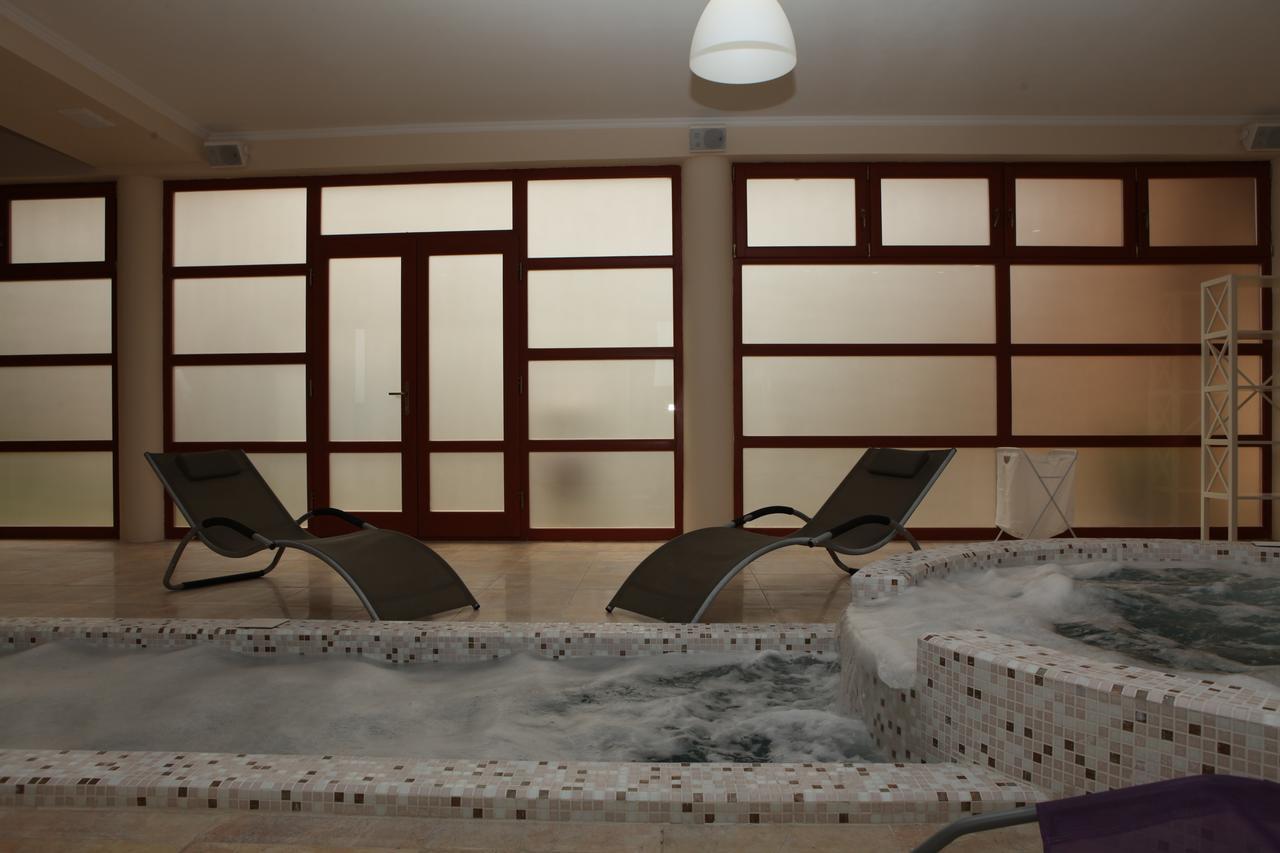 Publo Spa Hotel Vyshkove Exterior photo